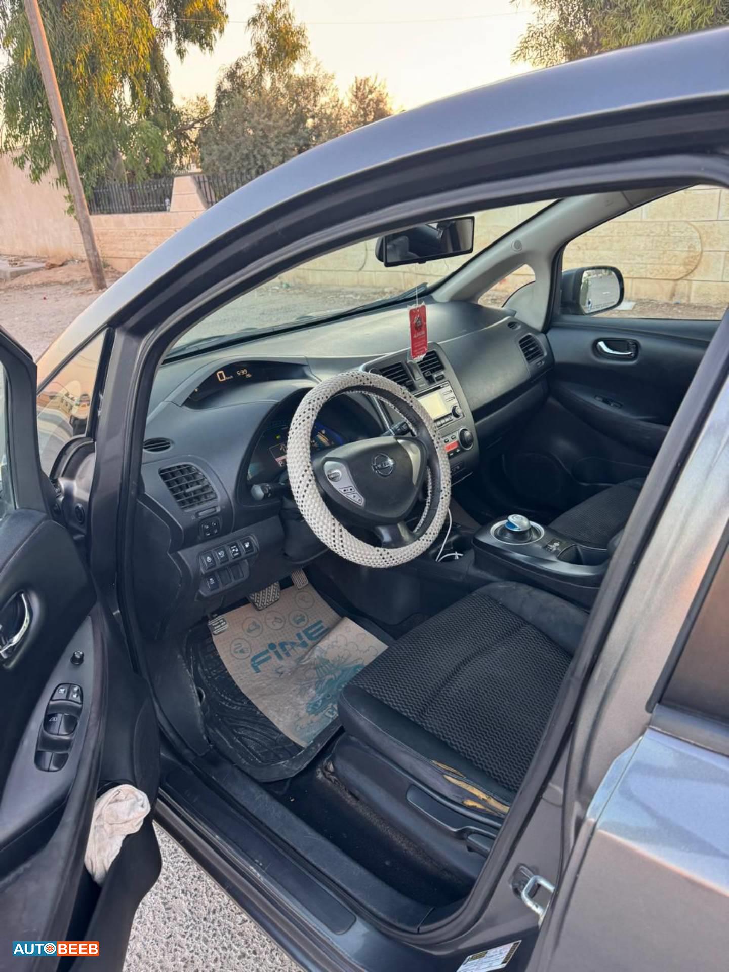 نيسان ليف 2014