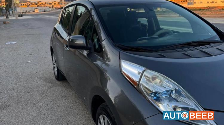 نيسان ليف 2014