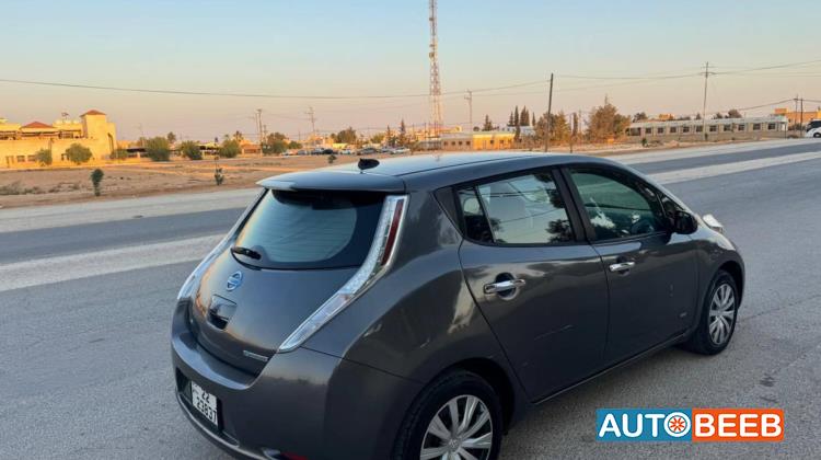 نيسان ليف 2014