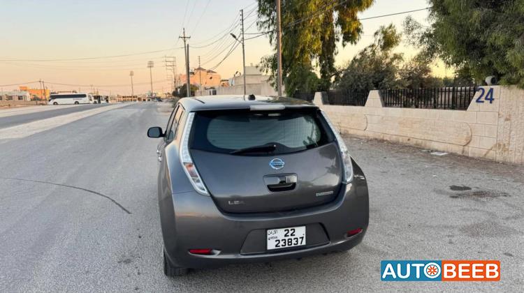 نيسان ليف 2014