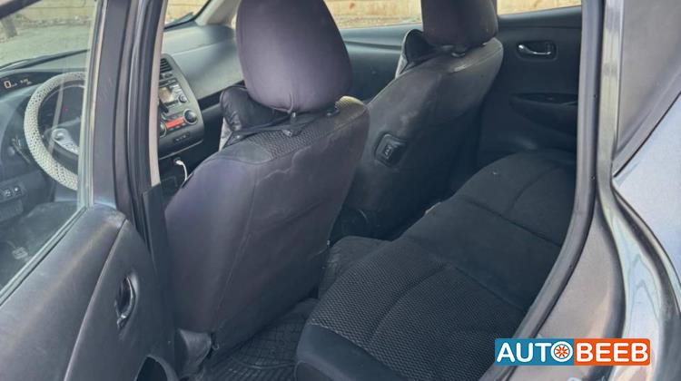 نيسان ليف 2014