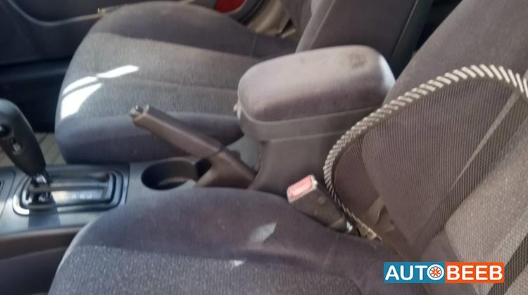 Hyundai Elantra 2002