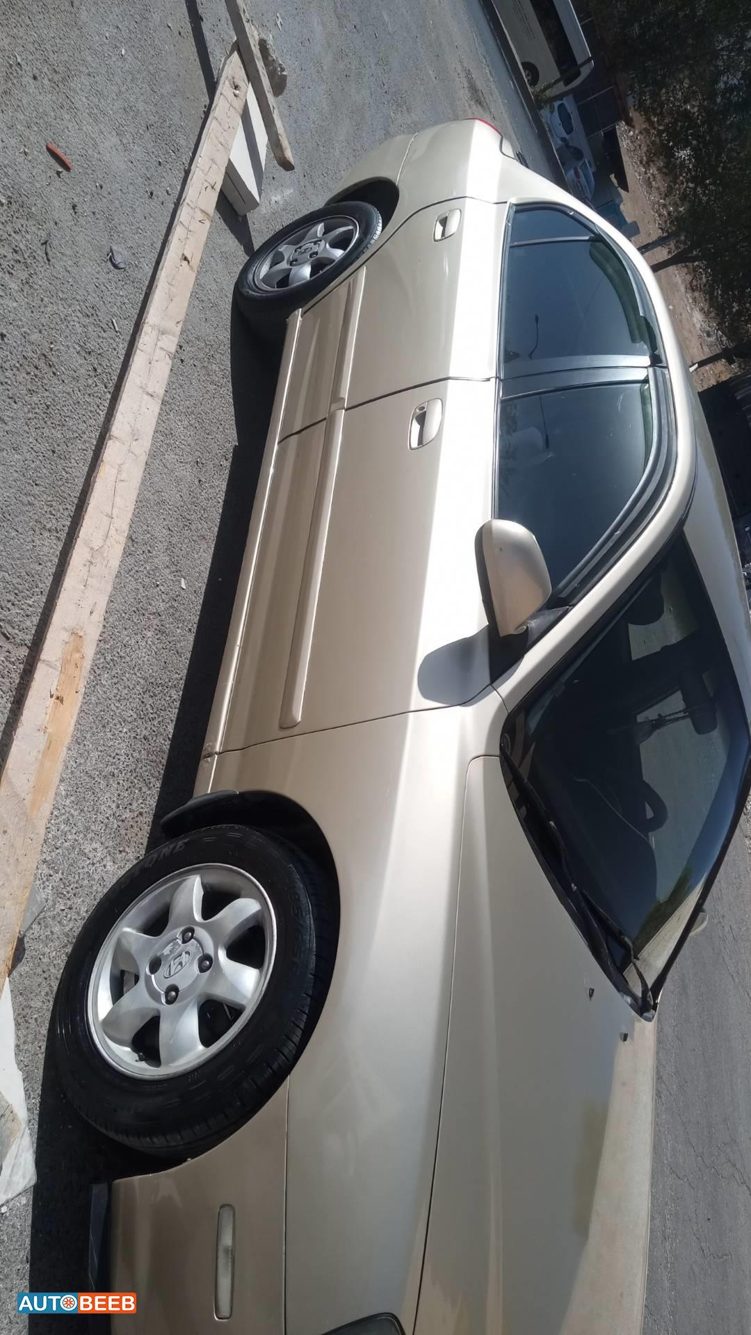 Hyundai Elantra 2002