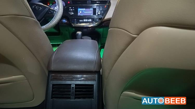 تويوتا افالون 2013