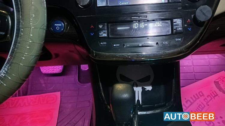 تويوتا افالون 2013