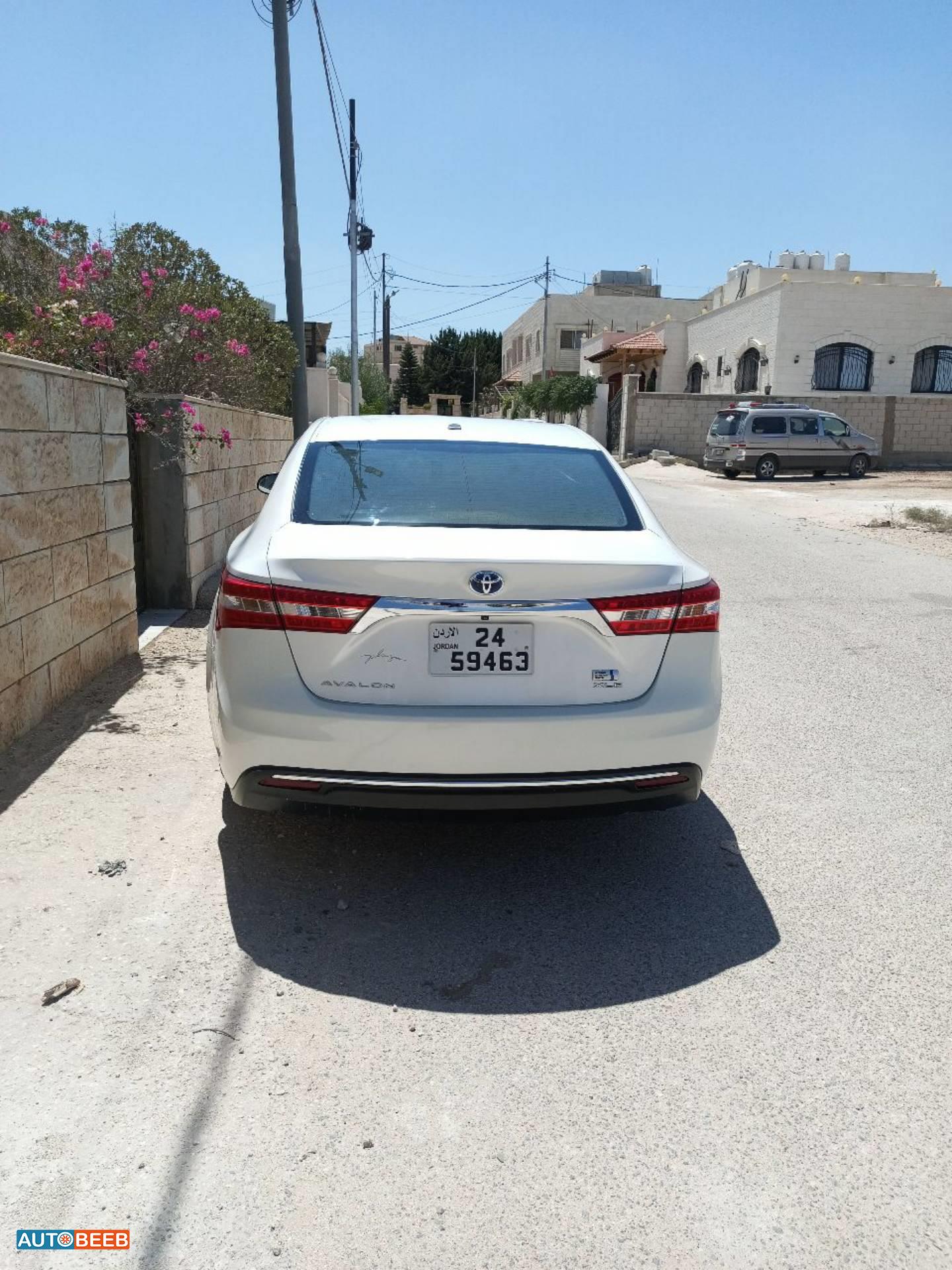 تويوتا افالون 2013