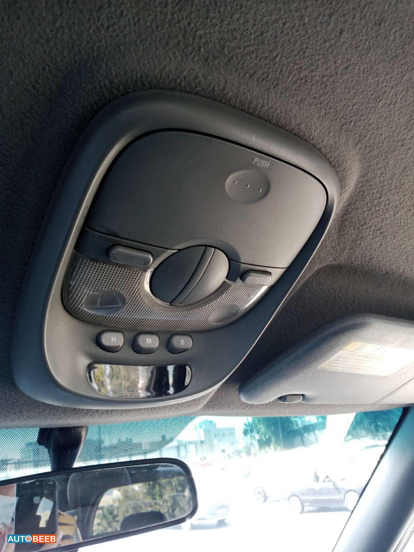 كيا كارينز 2005