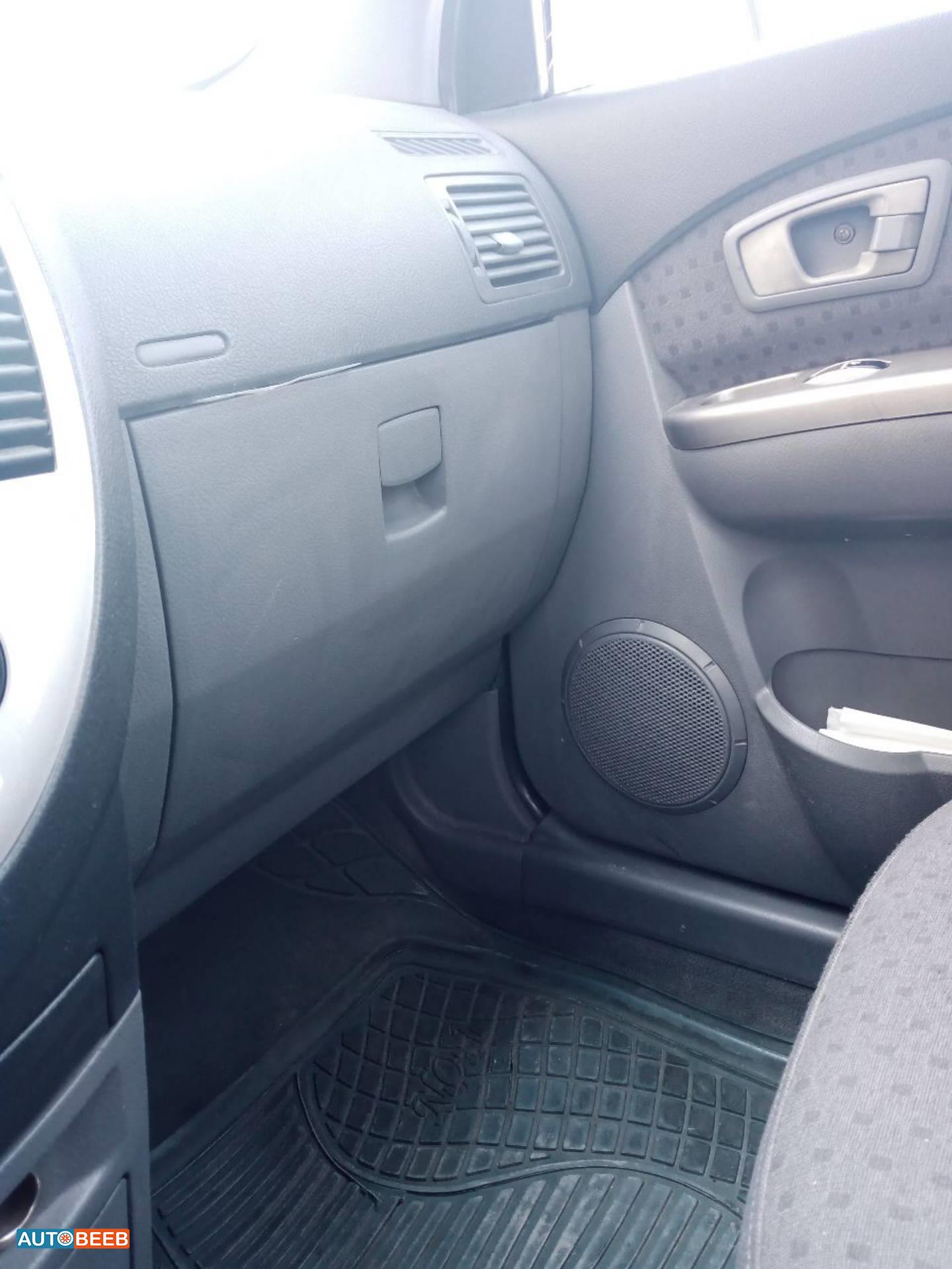 كيا كارينز 2005