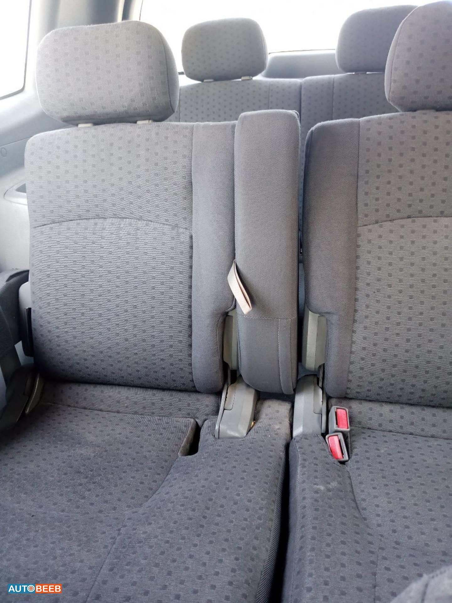 كيا كارينز 2005