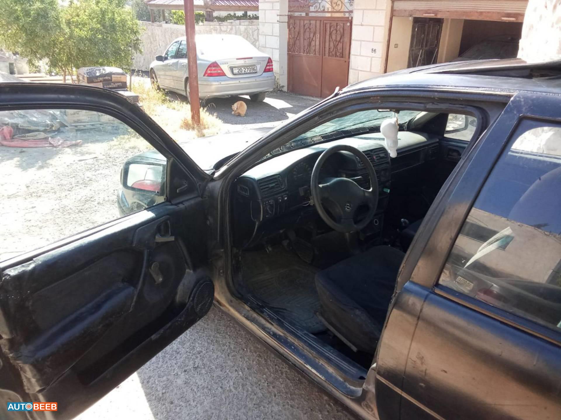 اوبل فيكترا 1990