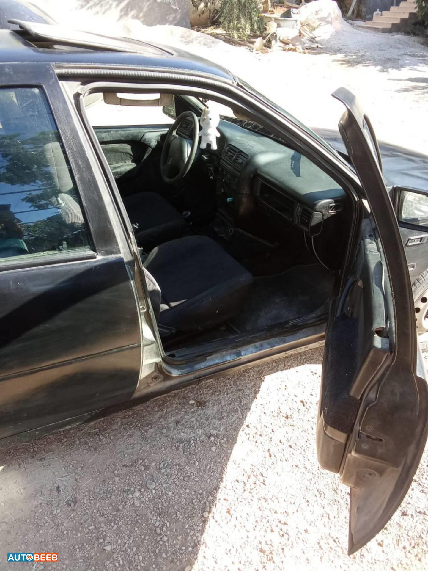 اوبل فيكترا 1990