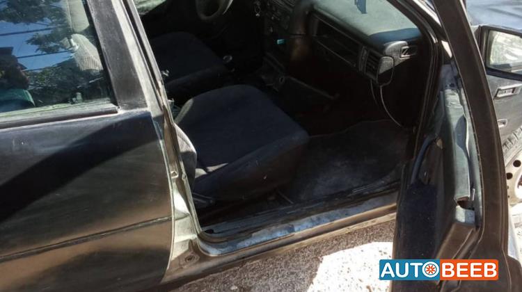 اوبل فيكترا 1990