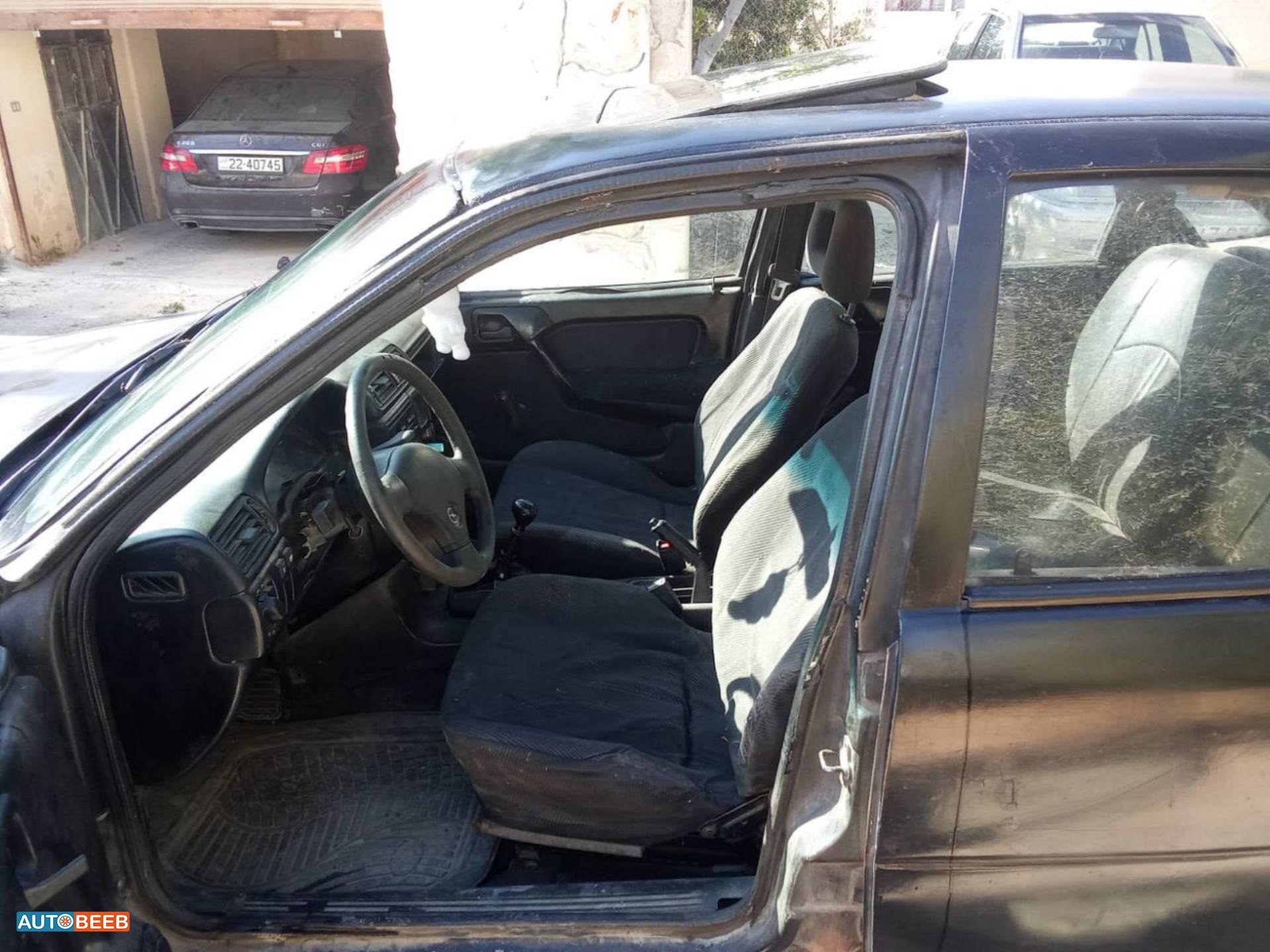 اوبل فيكترا 1990