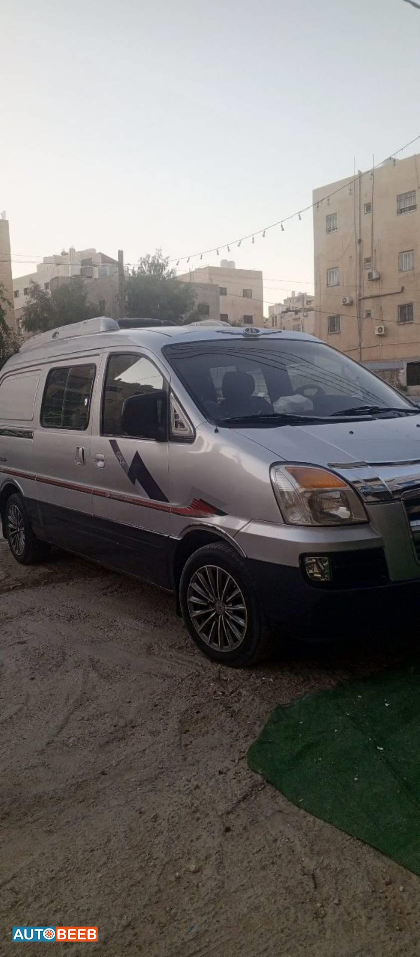 ميني باص هيونداي 2005