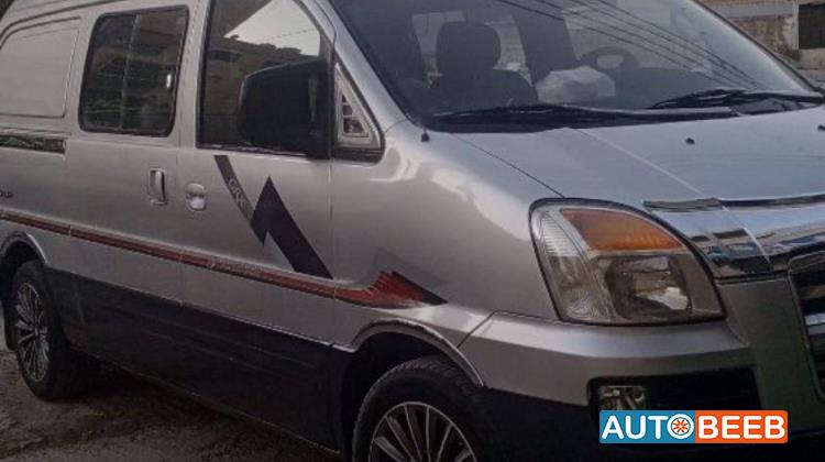 ميني باص هيونداي 2005