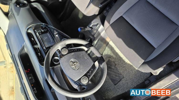 Toyota Prius C 2018