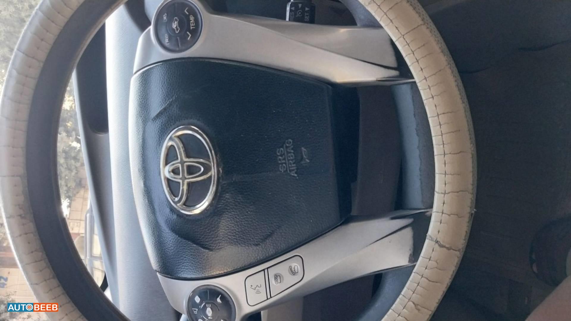 تويوتا بريوس 2010