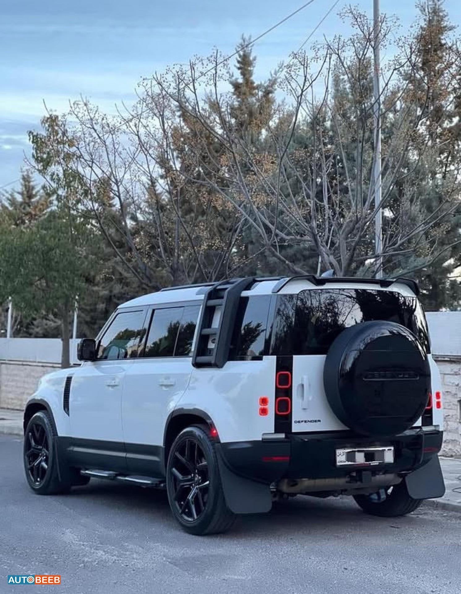 Land Rover Defender 2024