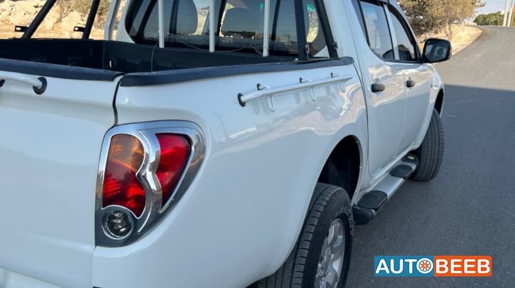 Mitsubishi L200 2013