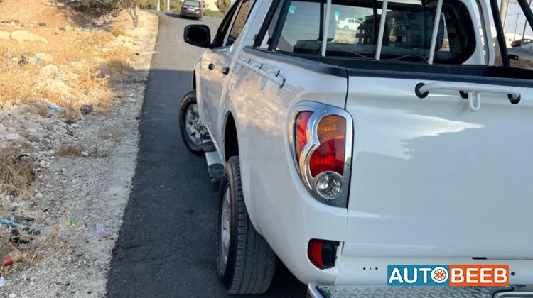 Mitsubishi L200 2013
