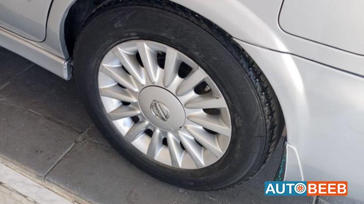 Nissan Sunny 2010