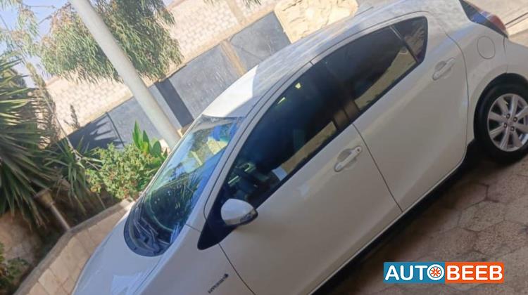 تويوتا بريوس سي 2017