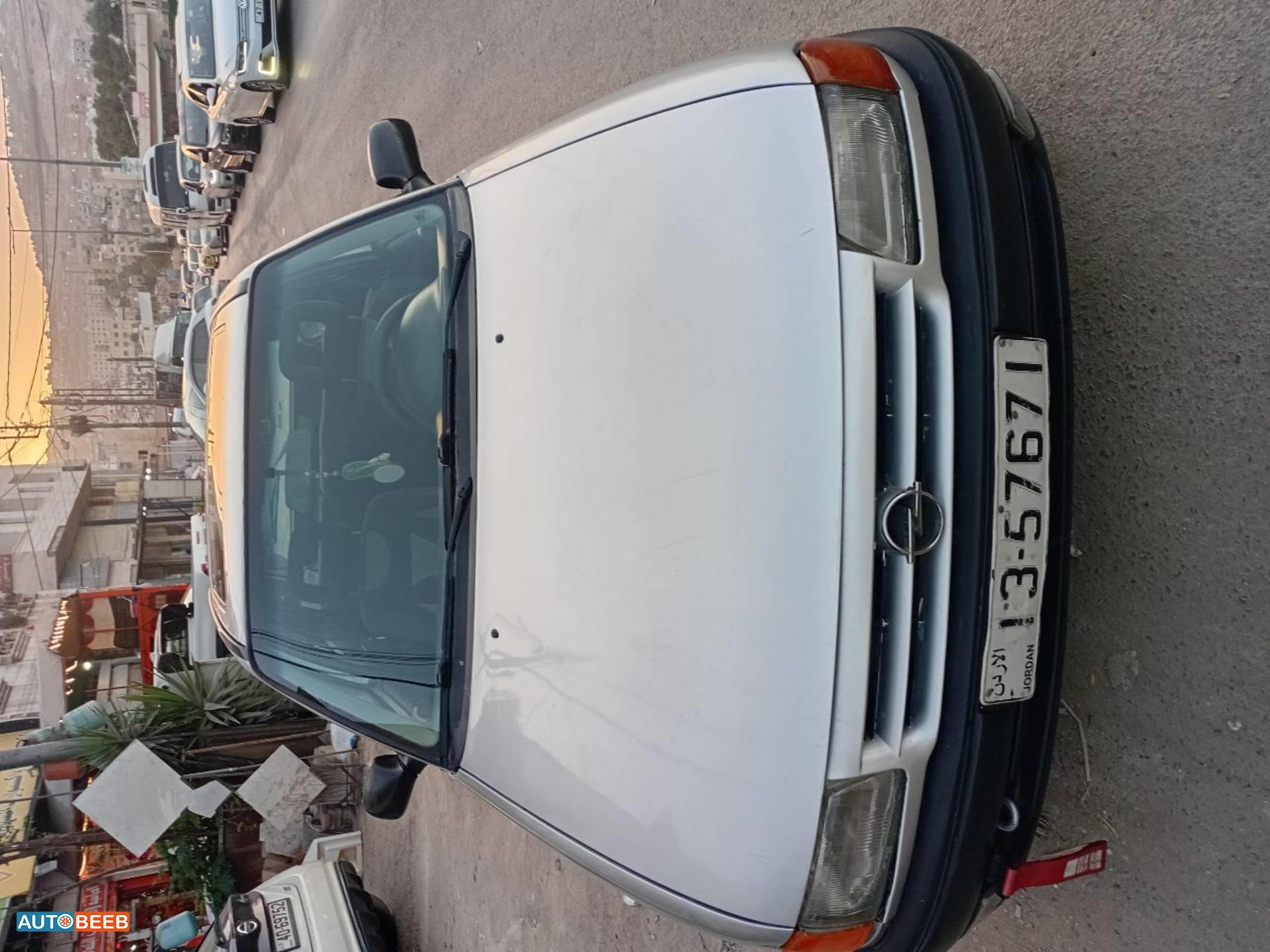 اوبل استرا 1992