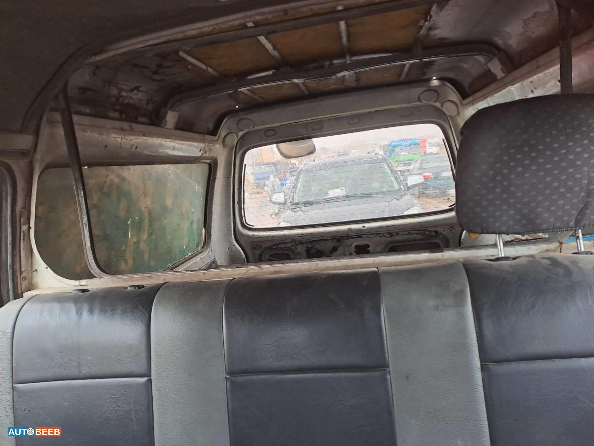 ميني باص هيونداي 2001