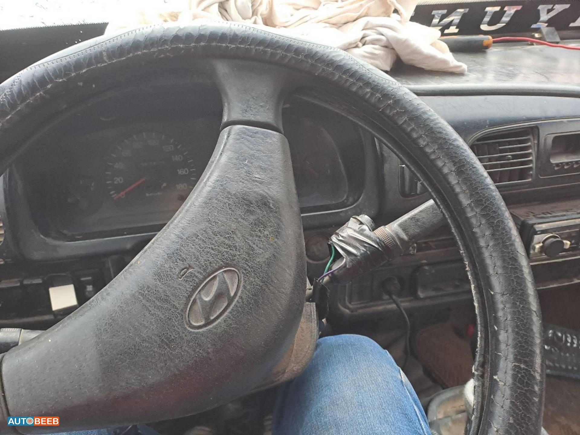 ميني باص هيونداي 2001