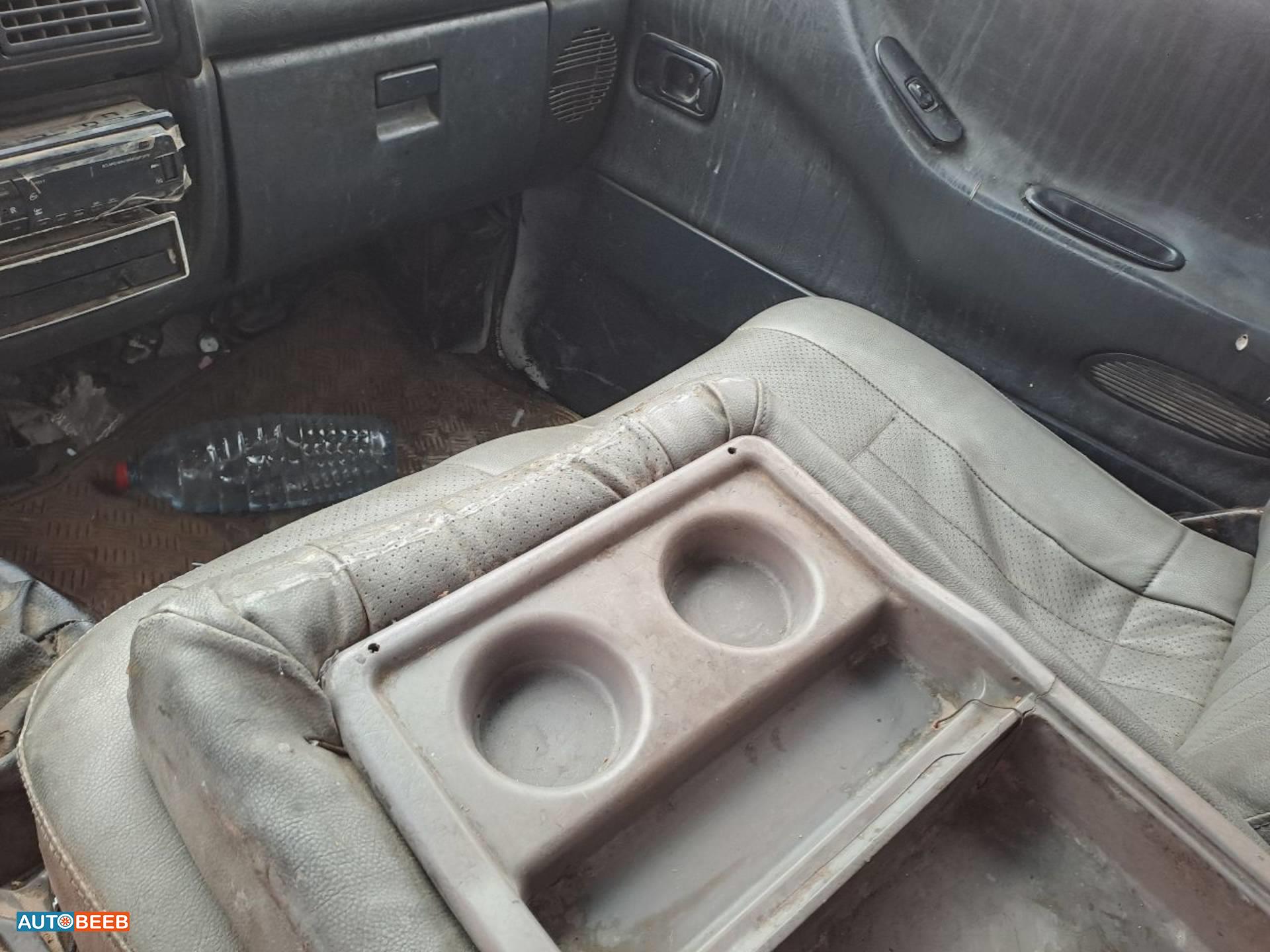 ميني باص هيونداي 2001