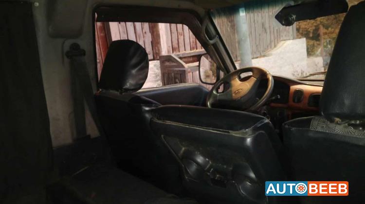 ميني باص هيونداي 2001