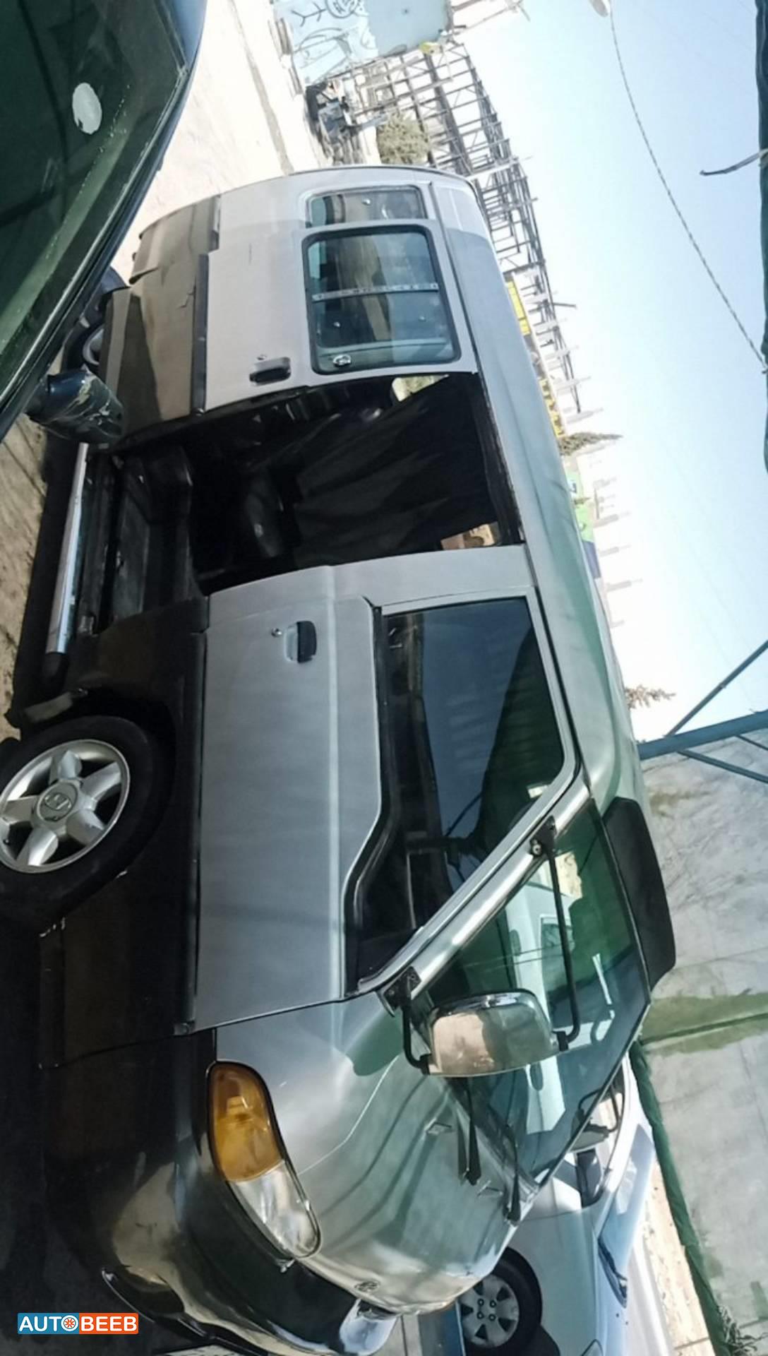 ميني باص هيونداي 2001