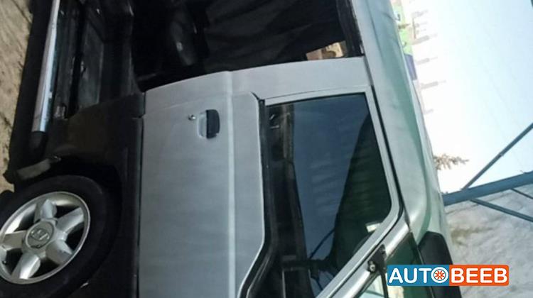 ميني باص هيونداي 2001