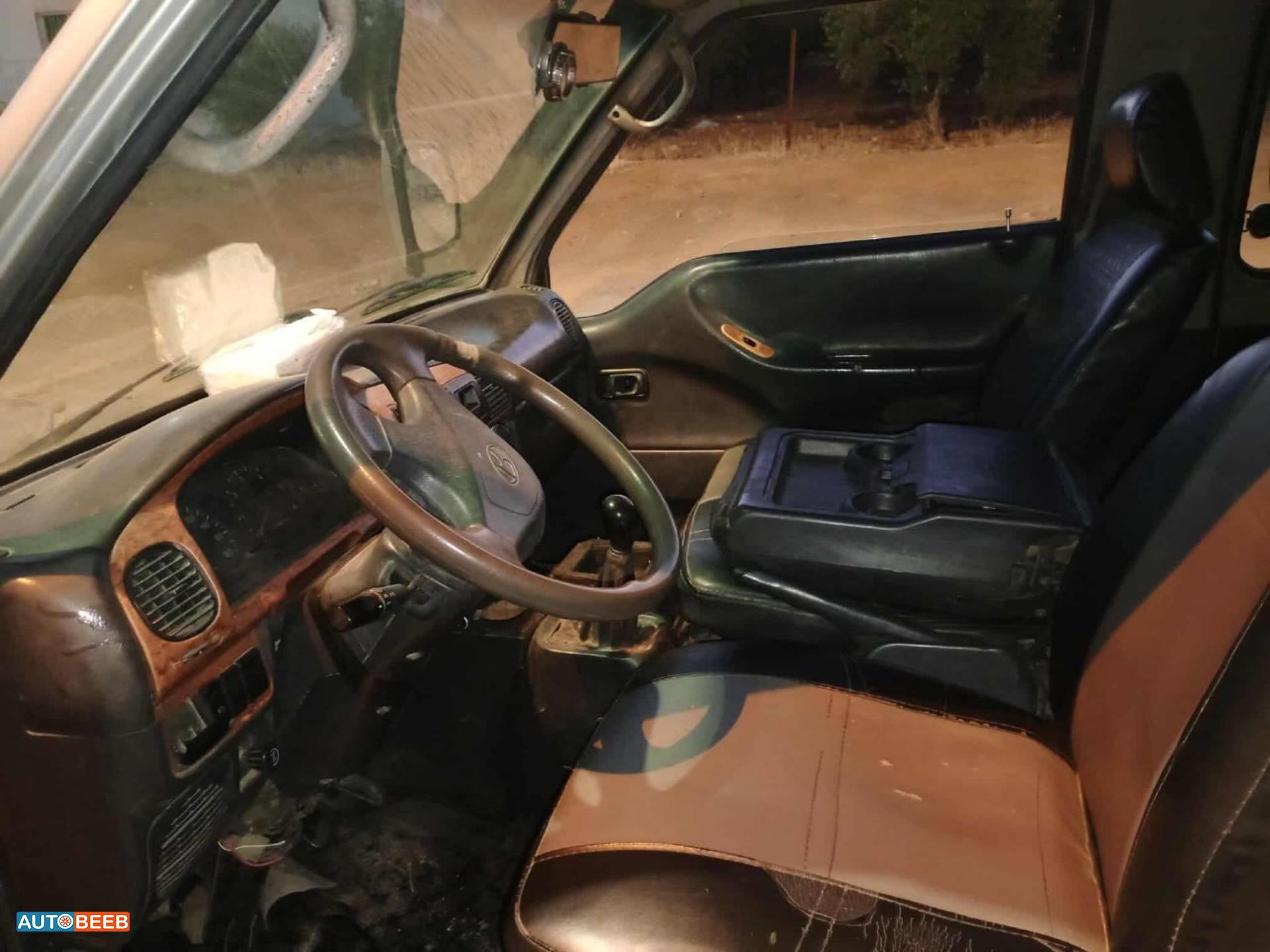 ميني باص هيونداي 2001