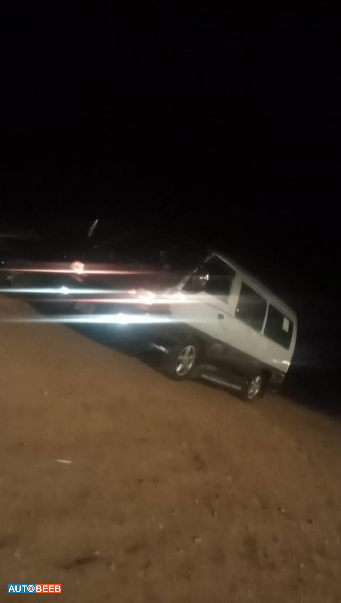 ميني باص هيونداي 2001