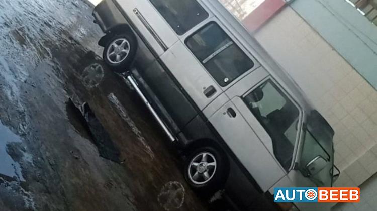 ميني باص هيونداي 2001