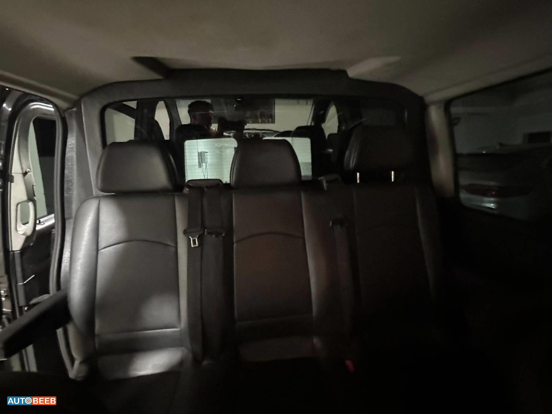 ميني باص مرسيدس بنز 2012