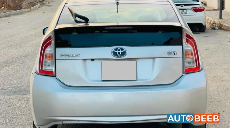 تويوتا بريوس 2015