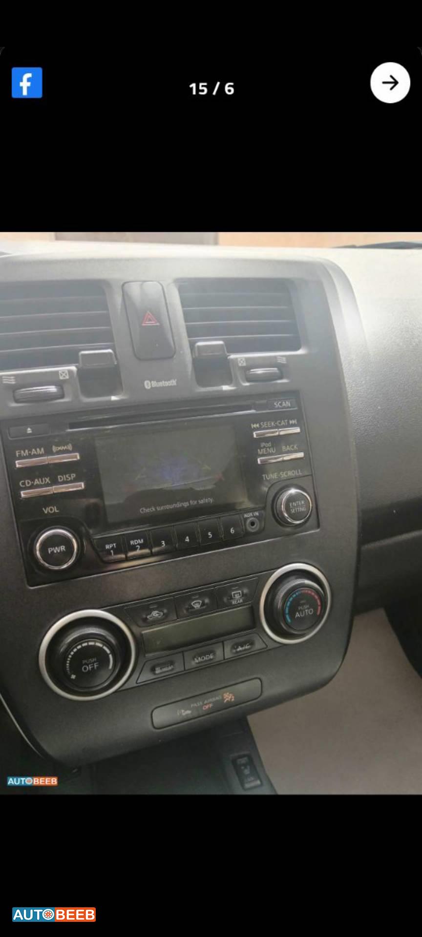 نيسان ليف 2015