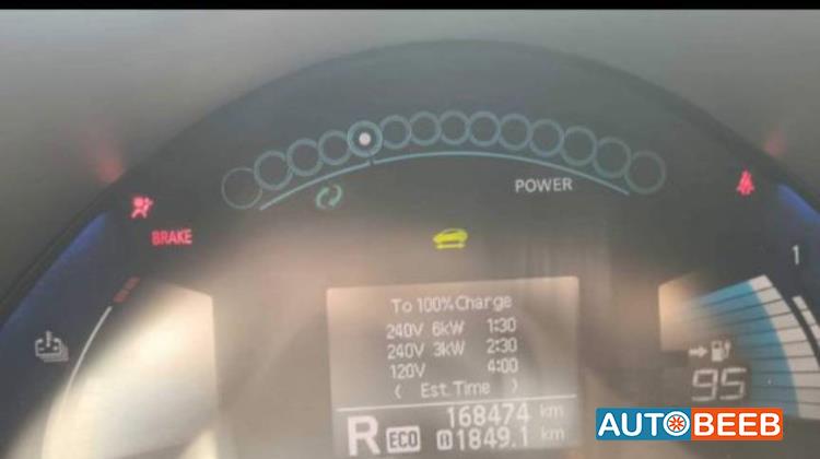 نيسان ليف 2015