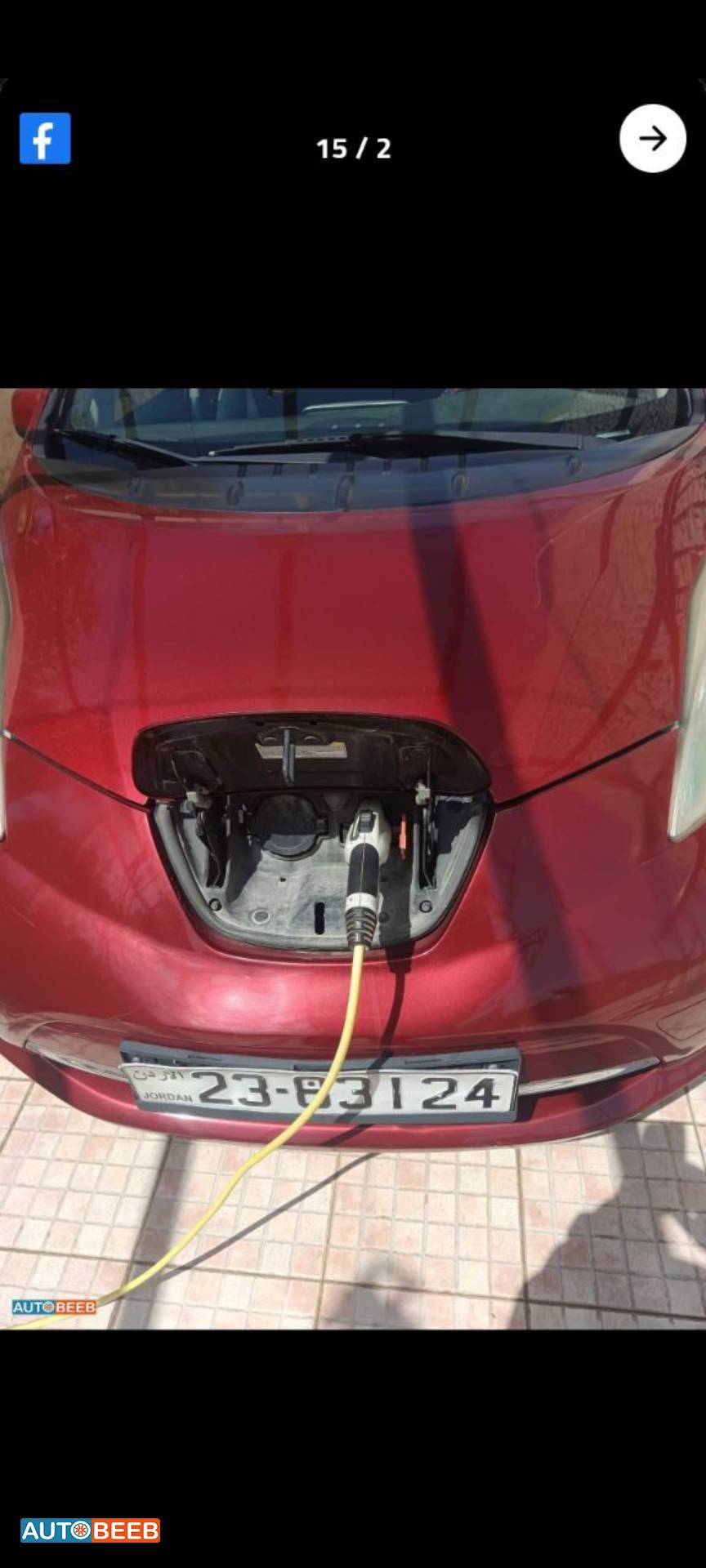 نيسان ليف 2015