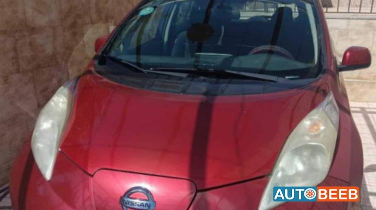 نيسان ليف 2015