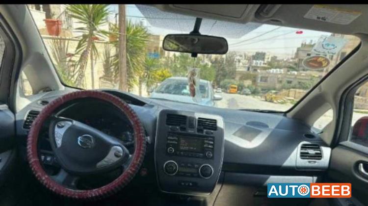 نيسان ليف 2015