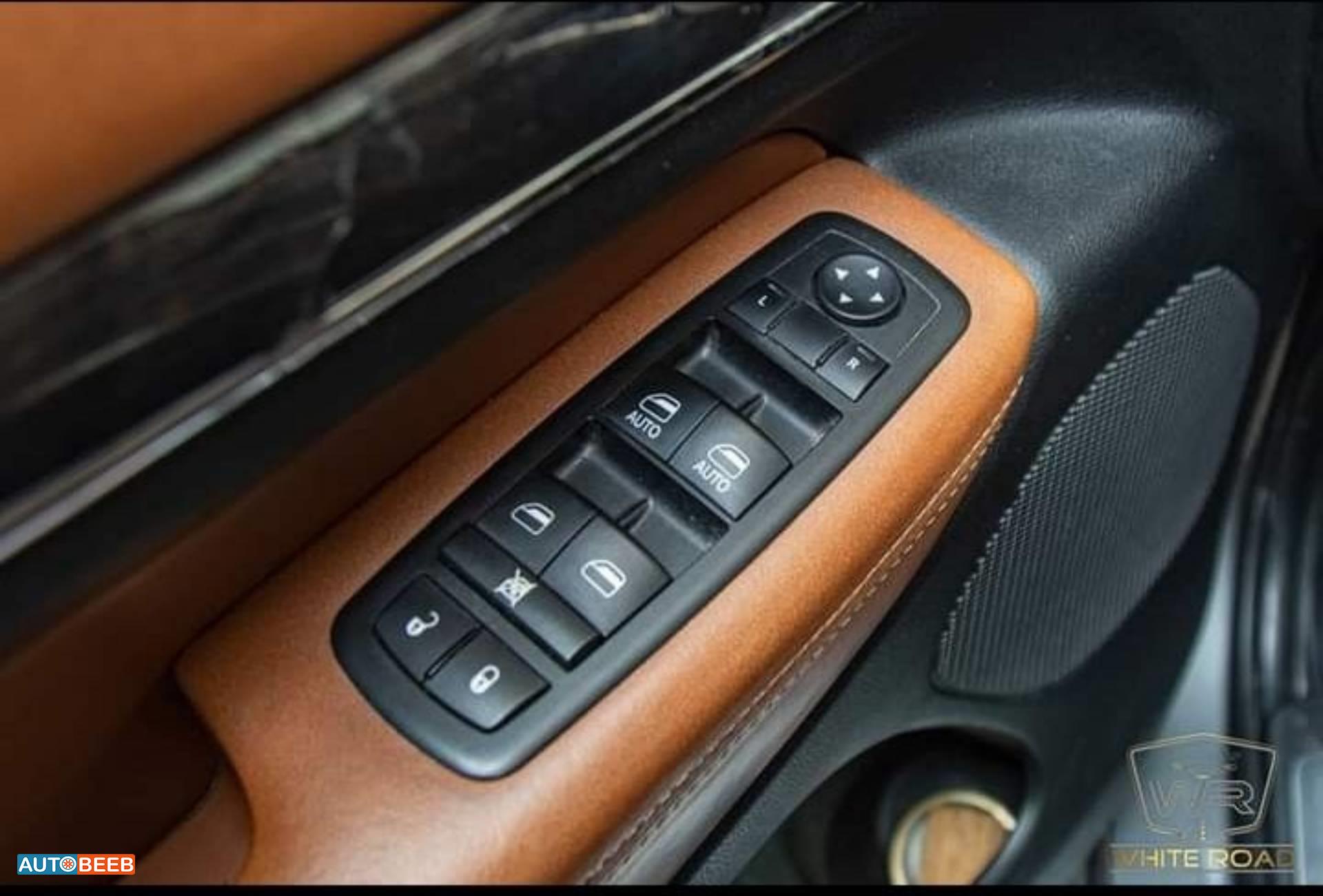 جيب جراند شيروكي 2012