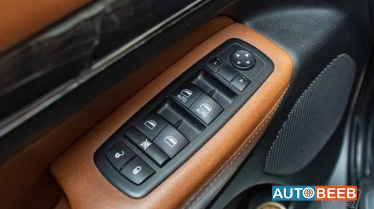 جيب جراند شيروكي 2012