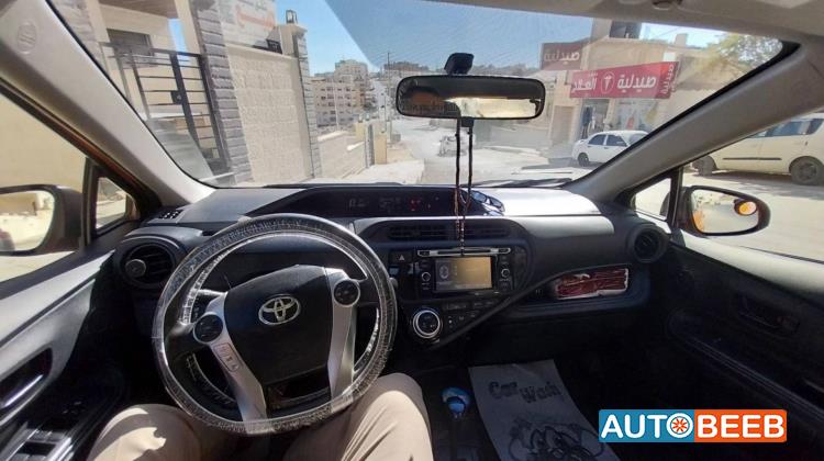 Toyota Prius C 2015