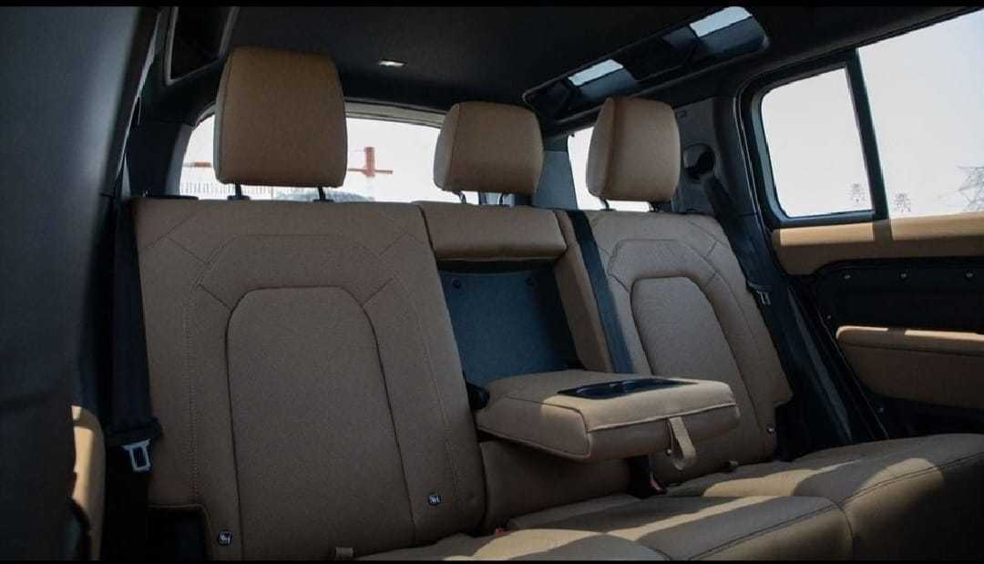 Land Rover Defender 2025