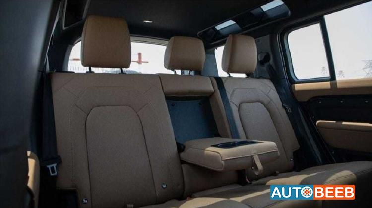 Land Rover Defender 2025