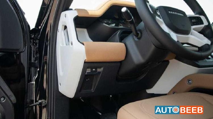 Land Rover Defender 2025