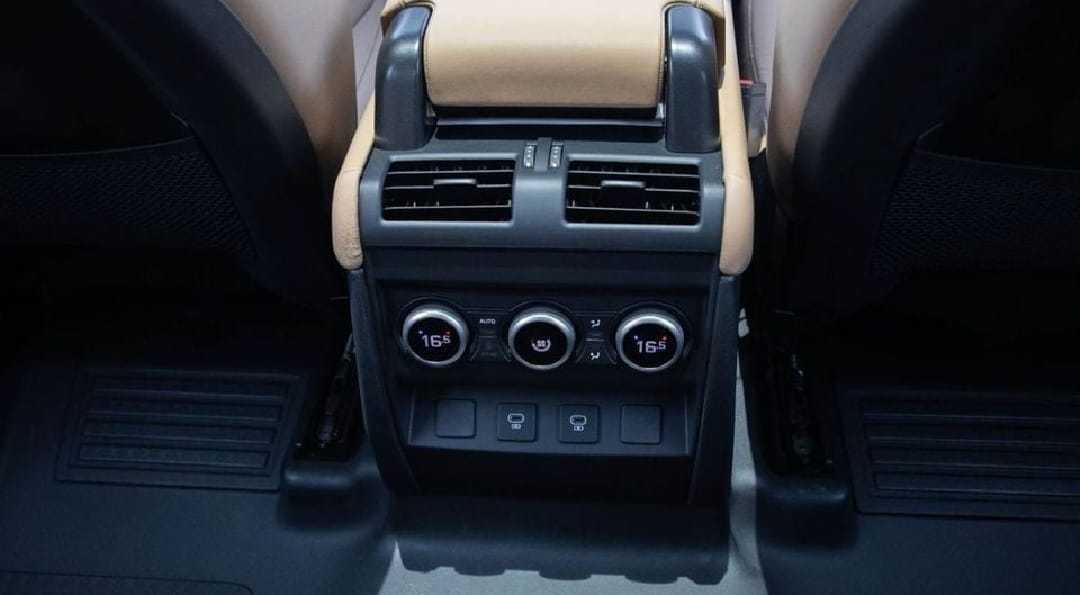 Land Rover Defender 2025